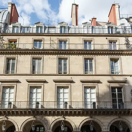 Habitat Parisien - Louvre Rivoli-2